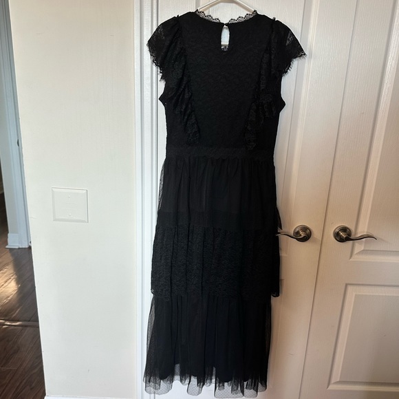 Sleeveless maxi lace dress - Picture 2 of 5